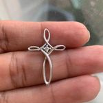 10k White Gold Diamond Cross Pendant Photo 0
