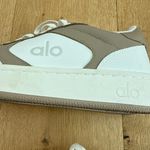 Alo Yoga Sneakers Recovery Mode Size US7 White Brown Photo 4