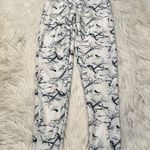 Series 8 Leggings White Black Gray Marble Print Photo 3