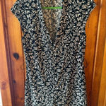 Dress Barn  Black Leaf Print‎ V-Neck Top Size 8 Photo 0