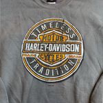 Harley Davidson Women’s M Crewneck Sweatshirt Gray Oconomowoc WI Dealership Logo Photo 2