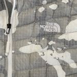 The North Face Women's Camouflage Gray and White Thermoball Vest size Large Photo 1