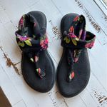 Sanuk  yoga sling sandals black flower design Photo 2