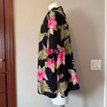 Havana Jack’s Cafe Hawaiian Floral Button Photo 2