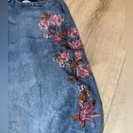 Lucky Brand  high rise mom jeans Blue Jeans denim with Floral Embroidery Photo 4