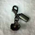 Coach : Black Tone Flower charm- small Photo 2