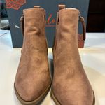 Carlos Santana NIB  Valiant Taupe Suede Ankle Boots Size 7 Photo 1