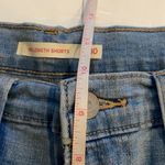 Levi's Levi’s mid length jean shorts Cuffed Light to medium wash Women’s size 30 Photo 8