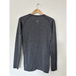 023. Lululemon Swiftly Tech Long Sleeve Heathered Black Grey Size 10 Photo 1