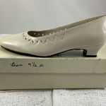 Jubilee Cara Cut out camp pump vintage Bone Shoe Size 9.5 Photo 3