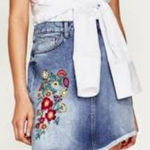 ZARA  Floral Embroidered Denim Skirt sz Medium Photo 0