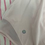 Lululemon  high rise 2.5 Hoyt hot shorts  Photo 3