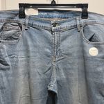 Old Navy  Womens Size 16 Boyfriend Straight Cropped Distressed Jeans Light Wash Photo 1