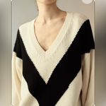 Cynthia Rowley NWT Cream and Black V-Neck Sweater size XS ( oversized) Photo 3