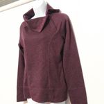 Mondetta  Turtle neck wool blend snap adjustable maroon small key hole sleeve Photo 3