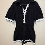 None Black & White Scalloped Romper Medium, Collared Short Sleeve Drawstring Waist Photo 0