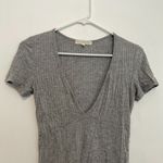 Urban Outfitters TRULY MADLY DEEPLY  Plunging Tee Gray Ribbed V-Neck Y2K Baby Tee Photo 4