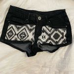 American Eagle VTG ChiQle Denim Architect Black & White Aztec Printed Patch Pattern Jean Shorts Photo 8