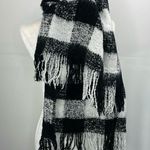 SCARF Chunky Plaid Black and White with fringe Black Photo 1