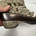 Jambu  Women’s Sugar Floral Wedge Sandal Size 10 Beige Tan Comfort Non Slip Photo 6