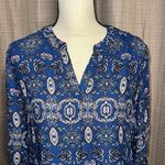 Pink Rose  women’s size medium hi low blue paisley roll tab sleeves lightweight Photo 1