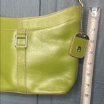 Chic Green Leather Shoulder Bag with Relaxed Design Photo 2
