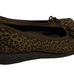Munro  American Sydney Leopard Flats Comfort Shoes Size 6 Animal Print Brown Photo 3