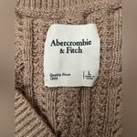 Abercrombie & Fitch  Cable Knit V-Neck Sweater Vest Size L Photo 4