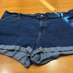 Old Navy  women’s mid-rise jean shorts size 22. Photo 0