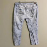 American Eagle  Jeans Women's Size 6 Regular Light Wash Distressed Crop Denim Photo 2