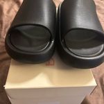 J slides sandals Photo 3