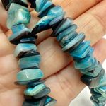 Blue dyed mother of pearl necklace Photo 5