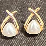 Boutique White Faux Peary Gold Fashion Jewelry Earrings Photo 1