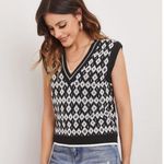 New Black/White V Photo 2