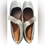 Blondo  Brielle Waterproof Flats Taupe in color size 11, excellent  preowned Photo 2
