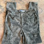 Old Navy Women’s Camouflage Skinny Stretchy Cargo Pants Photo 0