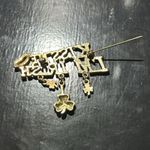 St. Patrick's Day Green Gold Tone Kiss Me i'm Irish Collectible Dangle Lapel Pin Photo 3