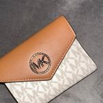 Michael Kors Wallet Photo 0