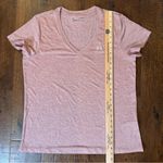 Under Armour  Heatgear athletic wear loose fit short sleeve tee shirt, size XL Photo 4