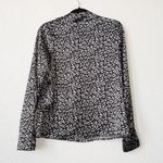 Sincerely Jules New Gray Leopard Print Satin Button Down Size Medium Photo 5