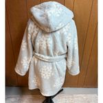 Colsie Women’s Medium Large Gray White Fuzzy Snowflake Winter Robe Headband Set Photo 1