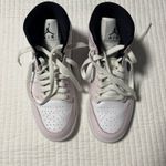 Jordan Women’s Air 1 Mid Photo 1