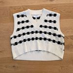 L'Academie L’Academie - Danelea Cropped Sleeveless Vest in Ivory & Black Photo 0