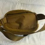 Lululemon Everywhere Belt Bag
Fleece Photo 7