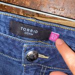 Torrid  Dark Wash Blue Denim Mid Rise Skinny Jeans Women's Size 24S 24 Short Photo 3