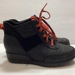 Sorel women’s black leather and suede platform boots size10 red laces Photo 3