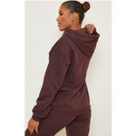Pretty Little Thing CHOCOLATE BROWN OVERSIZED POCKET FRONT ZIP THROUGH HOODIE 4 PRODUCT DETAILS Get ready for those colder months with this hoodie doll. Featuring a chocolate brown material, an oversized fit, and a zip-up front. Team this with the matching bottoms and fresh kicks for a chilled vibe we love. Length approx 76cm/30" (Based on a sample size UK 8) Model wears size UK 8/ EU 36/ AUS 8/ US 4 Model Height - 5ft 10" Category: Athleisure Product type: Hoodie Color: Brown Material: Fleeceback Sweat Design: Plain Neckline: Hooded Occasion: Day Product code: CMS6246 Photo 1