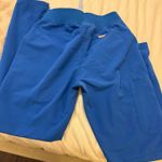 FIGS Womans Kade Cargo Scrub Pants Photo 2