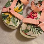 Charles David  Pink Platform Chunky Sandals sz 7.5 strappy tropical beach Photo 5