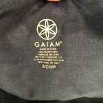 Gaiam  capri leggings with cutout Photo 3